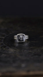Load image into Gallery viewer, Laurel Skully | Ring {Size 6}
