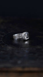 Load image into Gallery viewer, Laurel Skully | Ring {Size 6}
