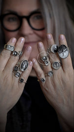 Load image into Gallery viewer, Laurel Skully | Ring {Size 6}

