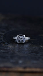 Load image into Gallery viewer, Thick Band Skully | Ring {Size 8}
