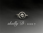 Load image into Gallery viewer, Skully D - Size 7
